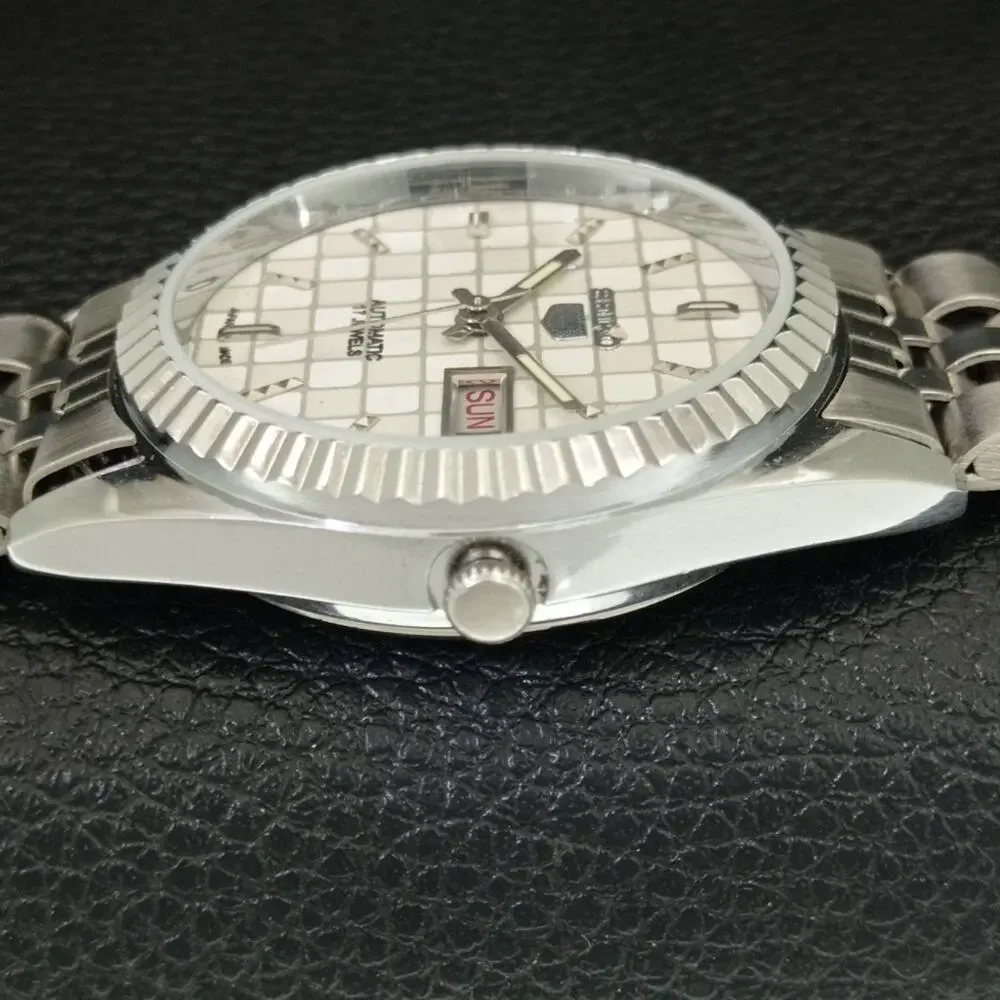 Vintage 1985 Seiko Automatic Mens Silver Watch W/daydate & Silver accents